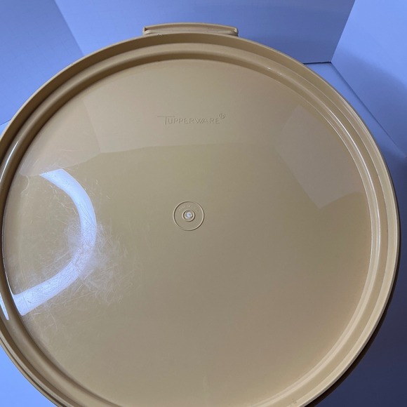 Vintage Tupperware Cake Carrier Dome Keeper Transparent Yellow Handle Carrier - Picture 2 of 5